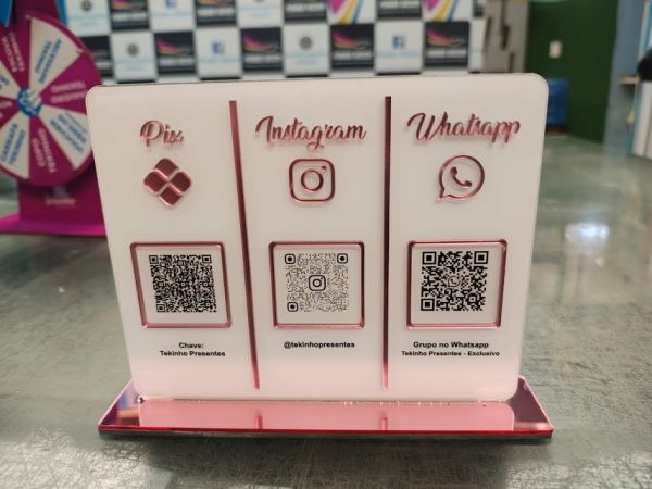 Display QR Code em Acrílico – 27x20cm