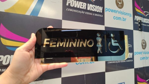 Placa De Porta Sinalização Banheiro Acrílico Preto E Dourado