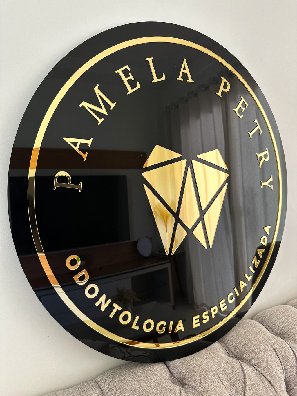 Placa Decorativa Personalizada em Acrílico Espelhado Dourado – Modelo Redondo - Imagem 5